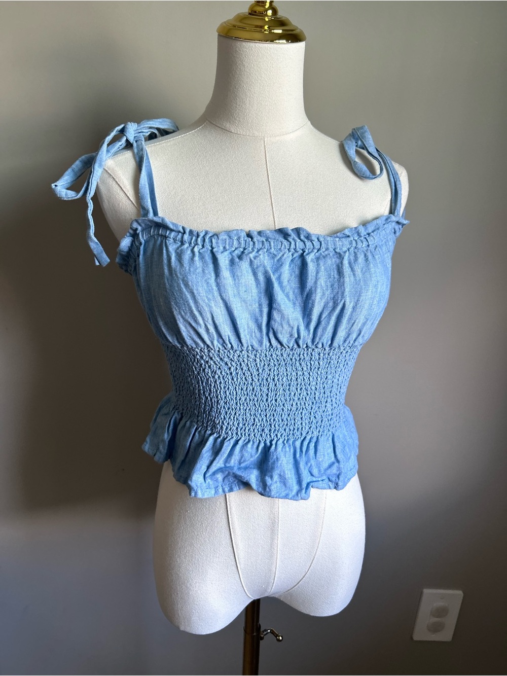 Aritzia Wilfred Ballad Linen Camisole Chambray Buoy Blue Light ruffled peplum
